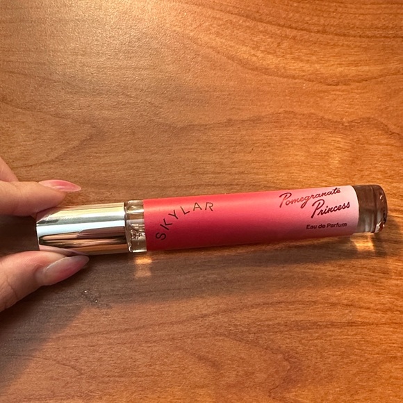 Skylar Pink Lip Gloss - Picture 4 of 4